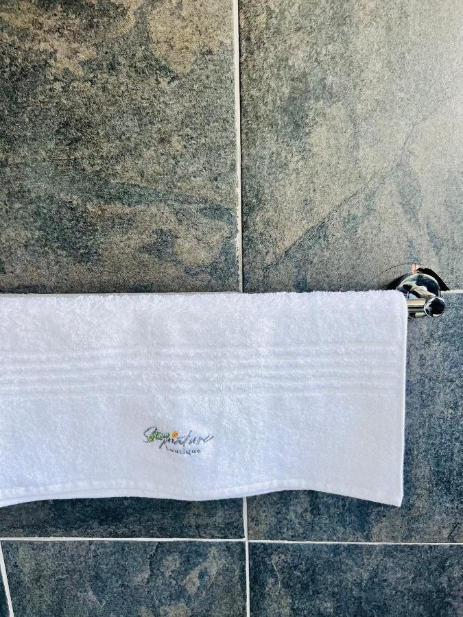 Signature Boutique Guesthouse Maun Dış mekan fotoğraf