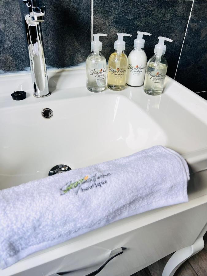Signature Boutique Guesthouse Maun Dış mekan fotoğraf