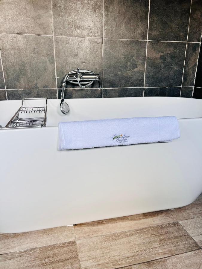 Signature Boutique Guesthouse Maun Dış mekan fotoğraf